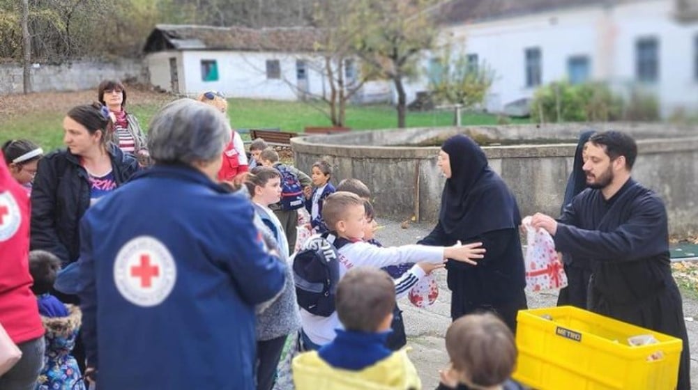 Humanitarna aukcija radova dece nastalih tokom radionice u manastiru Suvodol 1