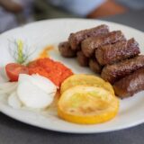 Suze radosnice zbog ćevapa kakvih nema ni u Sarajevu ni Beogradu! Zvezdini igrači ih obožavaju 12