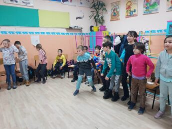 pop up 4 U zrenjaninskoj školi „Vuk Karadžić“ održan Pop-up festival: Učenicima mlađih razreda to je bio kao praznik 5