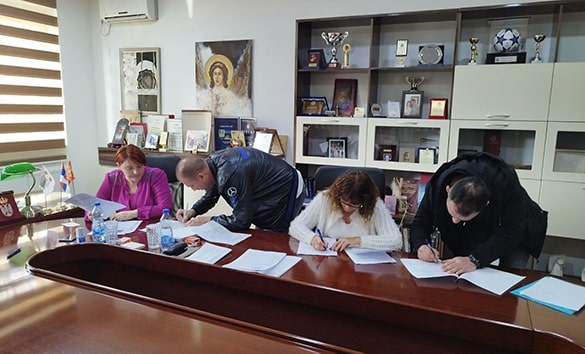 Počelo potpisivanje ugovora sa Srbima koji su napustili institucije na KiM 1