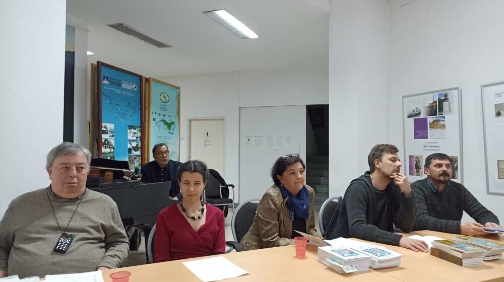 Majdanpek: Predstavljena knjiga pesama Kristalni pogledi 1