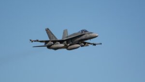 Avioni NATO su raspoređeni kako bi štitili vazdušni prostor Poljske, zbog opasnosti od napada bespilotnih letelica iz susedne Ukrajine, pa je i aerodrom u Lublinu zatvoren, saopštile su danas vlasti u Varšavi.