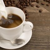 Kako dodavanje mleka u kafu utiče na naš organizam? 1