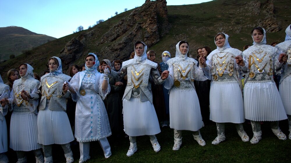 Od 2.700 brakova u goranskoj zajednici samo 90 razvedeno: "Naši brakovi su uspešni zato što smo dali prioritet ženama" 1