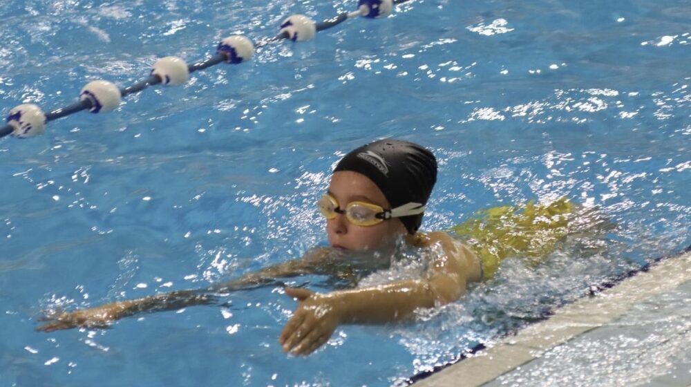 Subotica: Oko 30 osnovaca završilo četvrtu besplatnu školu plivanja 1