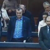 Rašić ukazuje da zakletva poslanika SL počinje sa "ja, član parlamenta Republike Kosovo", Stojanović kaže "odluka s vrha" 5