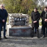 Završetak "Spomenika nevinim žrtvama" u Novom Sadu ponovo prolongiran, ovaj put razlog je oštećenje na postamentu 15