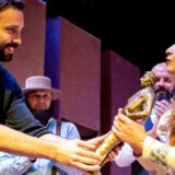 Glumici Vanji Ejdus uručena nagrada za najbolje glumačko ostvarenje na 31. Festivalu Dani Zorana Radmilovića u Zaječaru 11