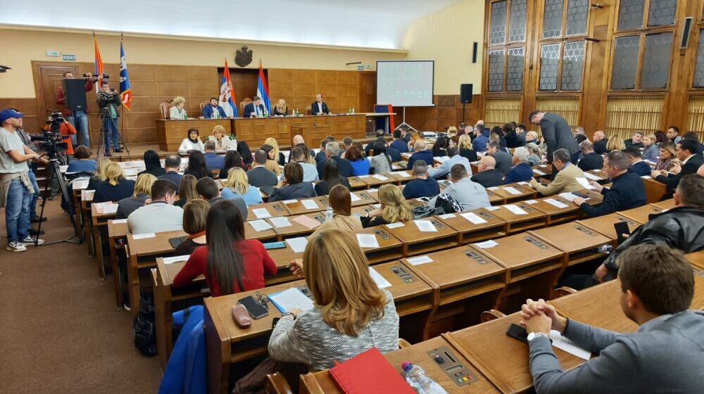 Skupština grada raspravlja o zahtevu opozicije za smenu Šapića: Gradonačelnik ne prisustvuje sednici 1