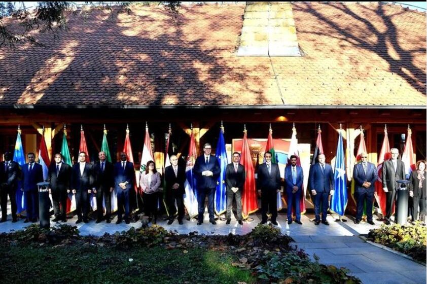 Vučić sa afričkim i arapskim ambasadorima o situaciji na Kosovu i saradnji 1