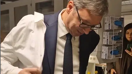 Vučić sa studentima napravio bateriju (VIDEO) 1