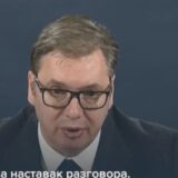 SNS deli spot sačinjen od Vučićevog obraćanja, fotografija zastava i snimaka sa okupljanja 13
