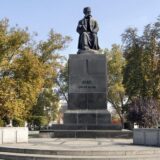 Počela restauracija spomenika Vuku Karadžiću u Beogradu 4