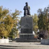 Spomenik Vuku Karadžiću ide na restauraciju u Smederevo 3