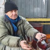 "Ovakvih noževa nema više. Kada odem neće imati ko da nastavi tradiciju”: Ispovest Zaječarca koji u rukama ima tajnu starog zanata 4