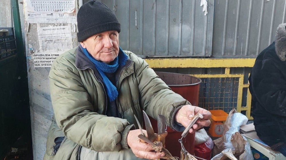 "Ovakvih noževa nema više. Kada odem neće imati ko da nastavi tradiciju”: Ispovest Zaječarca koji u rukama ima tajnu starog zanata 1