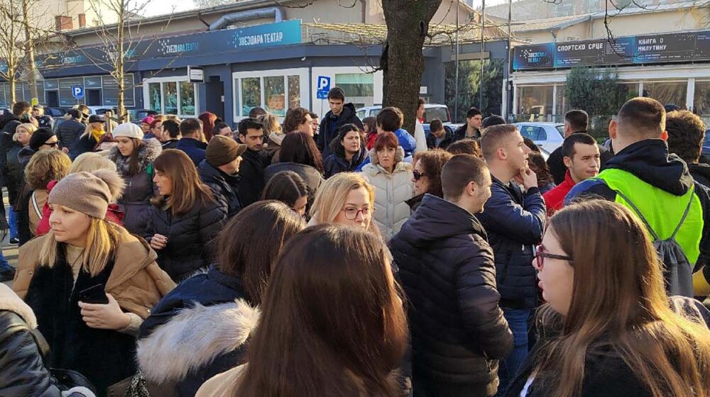 protest "Nastavnik nije meta"