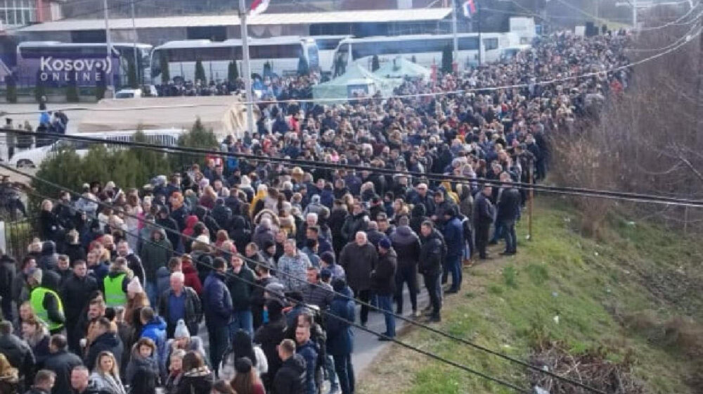 Jović (Pokret za odbranu KiM): Protest Srba zbog 'veleizdaje Vučića' 1