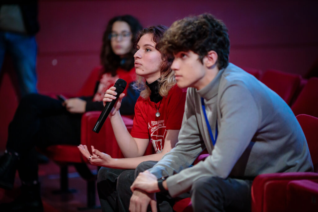 Filmovi „Leto kada sam naučila da letim”, „Poslije zime” i „Zlatni dečko” na trećoj večeri kragujevačkog ŠIFF-a 2 Filmovi „Leto kada sam naučila da letim”, „Poslije zime” i „Zlatni dečko” na trećoj večeri kragujevačkog ŠIFF-a 2