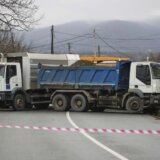 Srbi na severu Kosova na barikadama 17. dan, Kfor potvrdio da je sinoć bilo pucnjave u Zubinom Potoku 10
