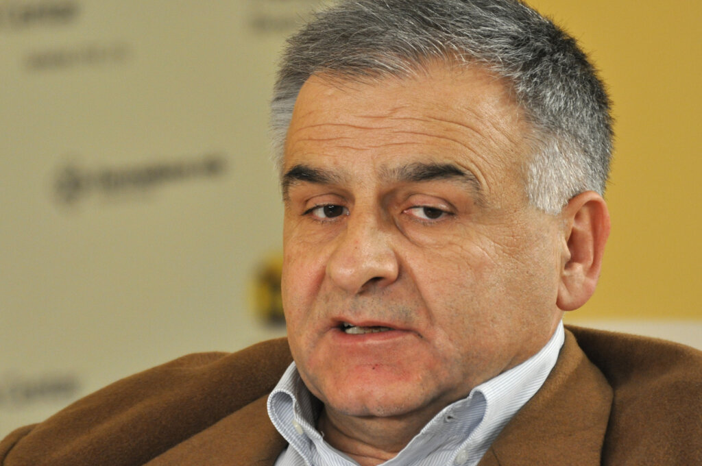 fantomski birači Član RIK, Miladin Kovačević, o biračima prijavljenim na trafo-stanice: Ako je ta adresa u ličnoj karti - sve u redu 2