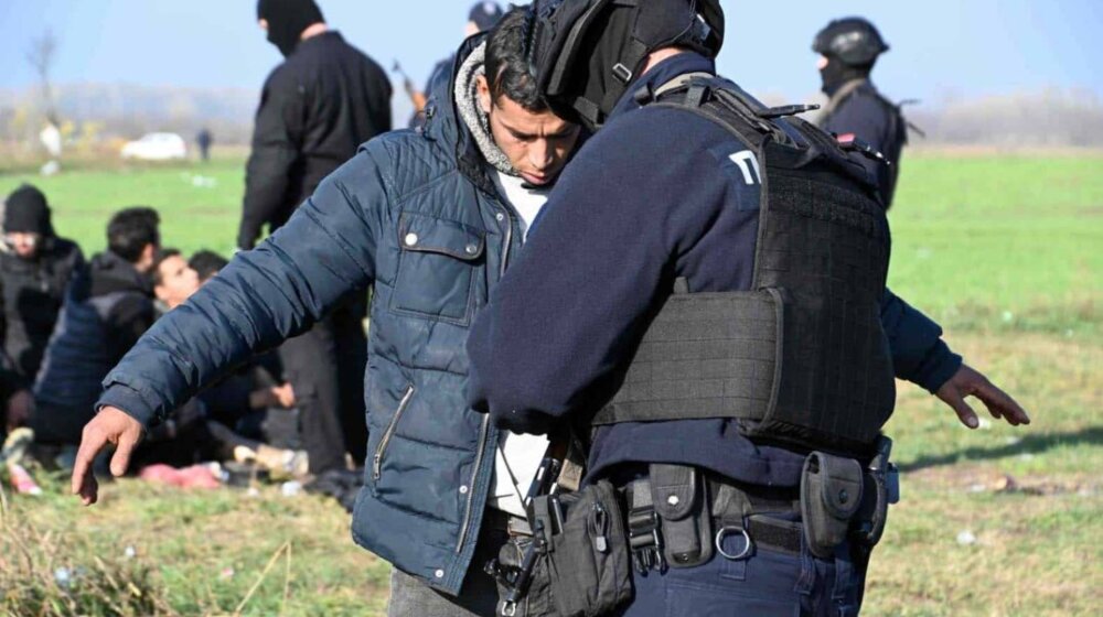 Mađarska policija u vozilu državljanina Srbije pronašla ilegalne migrante 15