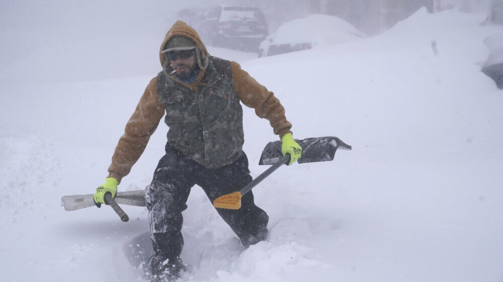 (FOTO) U SAD Najmanje 18 osoba izgubilo život u snežnoj oluji 1