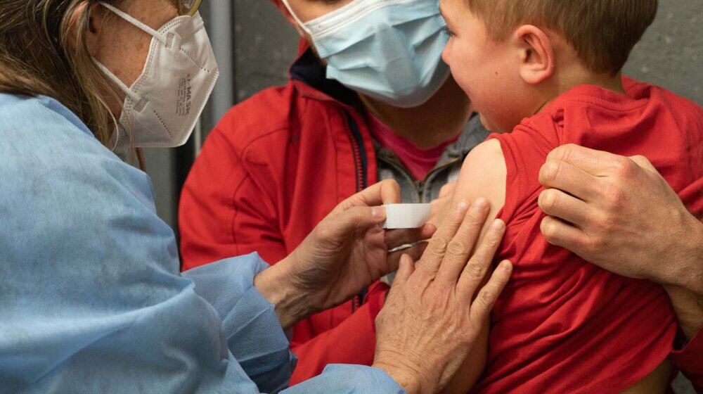 "Ni mnogi savesni pedijatri ne ispune svoju obavezu da prijave roditelje koji odbiju vakcinaciju": Epidemiolog Radovanović o aktuelnoj epidemiji velikog kašlja 1