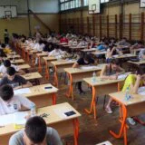Osmaci danas polažu test iz srpskog jezika na završnom ispitu 10