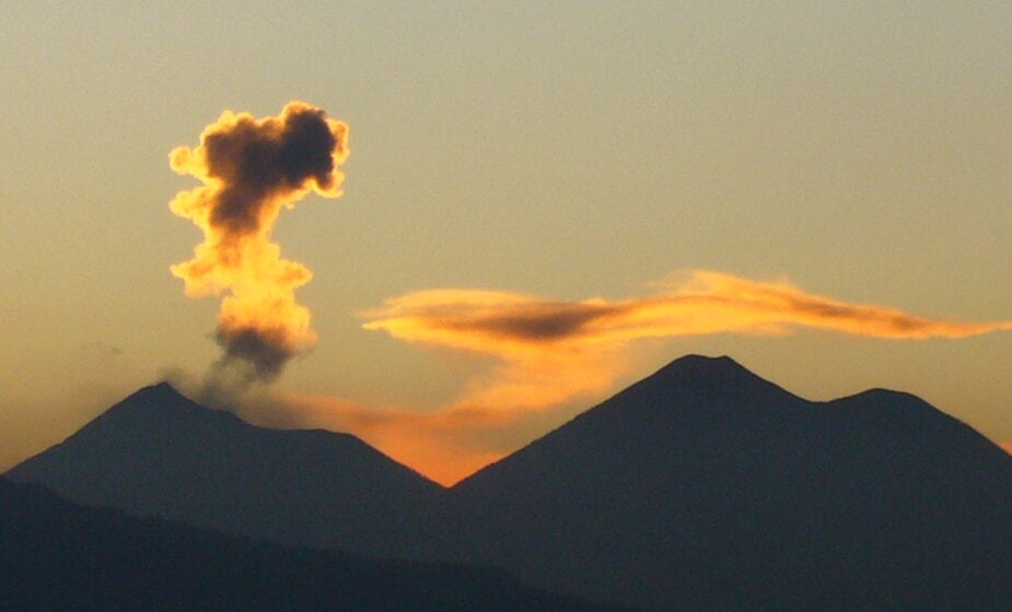 Proradio vulkan Fuego u Gvatemali, za sada nema evakuacija 1