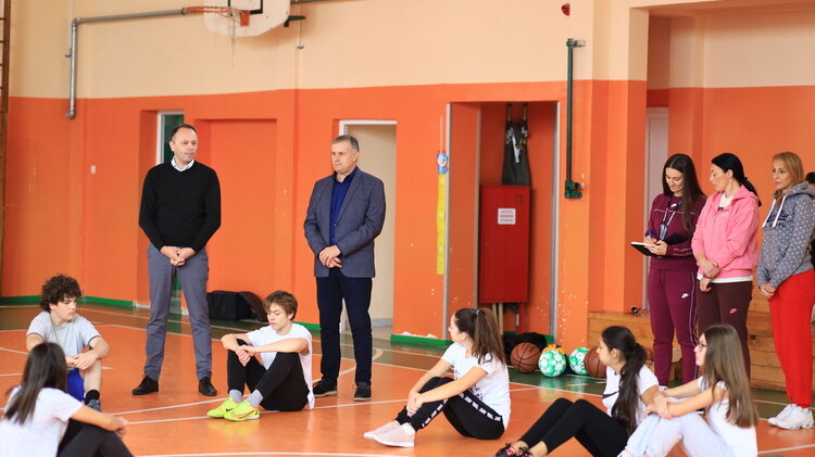 Kragujevac: Sportska oprema za OŠ “Milutin i Draginja Todorović” 1