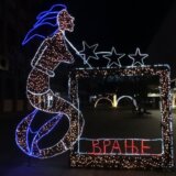 (FOTO) Novogodišnja rasveta u Vranju u skladu sa merama štednje Vlade 3