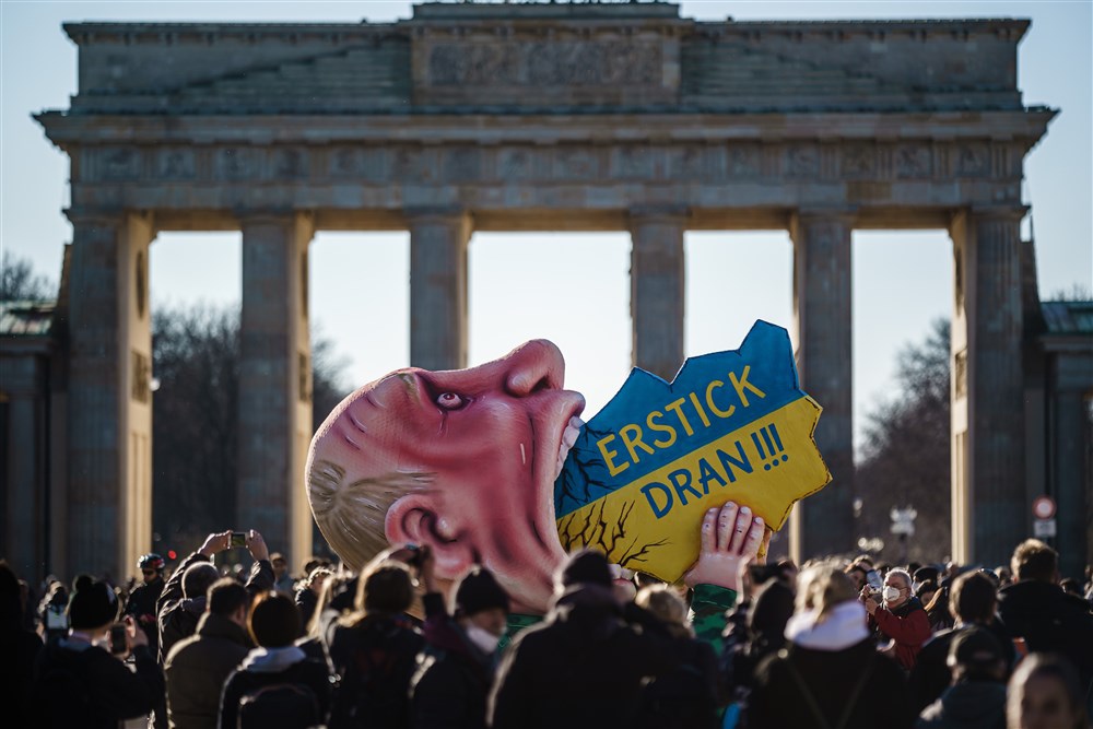 Ruski Insajder: Kako Kremlj organizuje pro-Putinove akcije u Nemačkoj i zašto neonacisti učestvuju u njima? 3 Ruski Insajder: Kako Kremlj organizuje pro-Putinove akcije u Nemačkoj i zašto neonacisti učestvuju u njima? 3