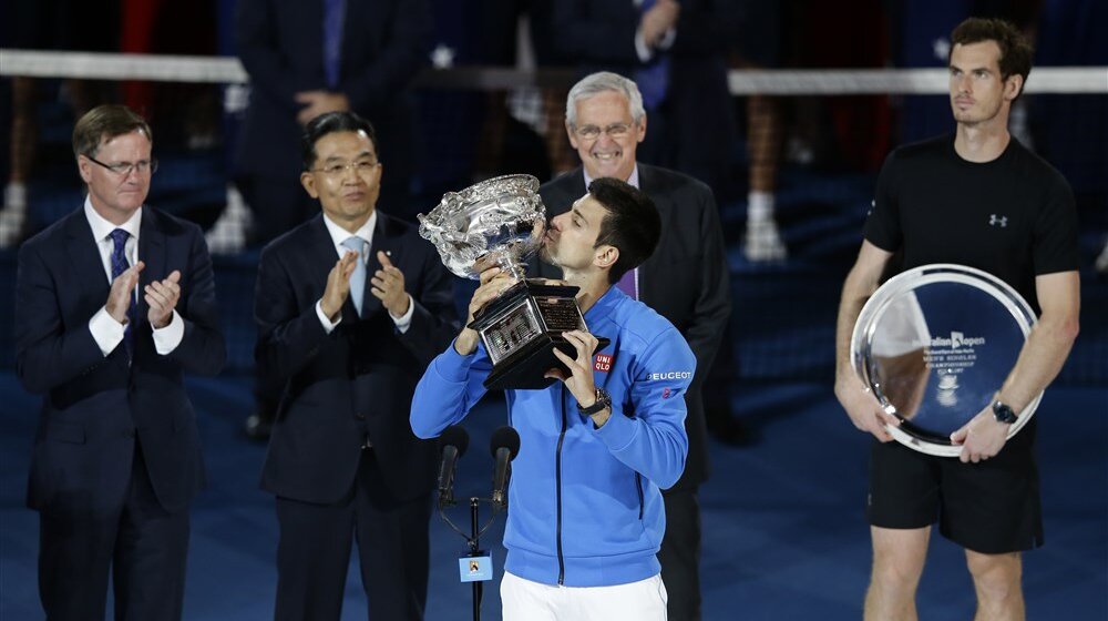 (FOTO) Australija na nogama: Stigao Novak Đoković, proterani teniski kralj Melburna 1