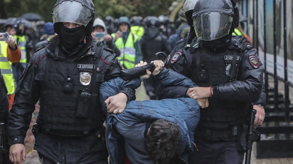 "Nezabeležene razmere represije u Rusiji": Od početka ruske invazije na Ukrajinu privedeno 19.478 ljudi 1