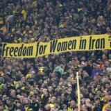 Protesti na nemačkim stadionima, navijači bacali čokoladne novčiće protiv investitora u Bundesligi 3