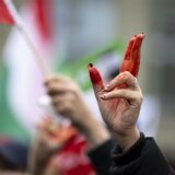 Gardijan: Policija u Iranu na protestima devojke puca u genitalije, a mladiće u lice i oči 6