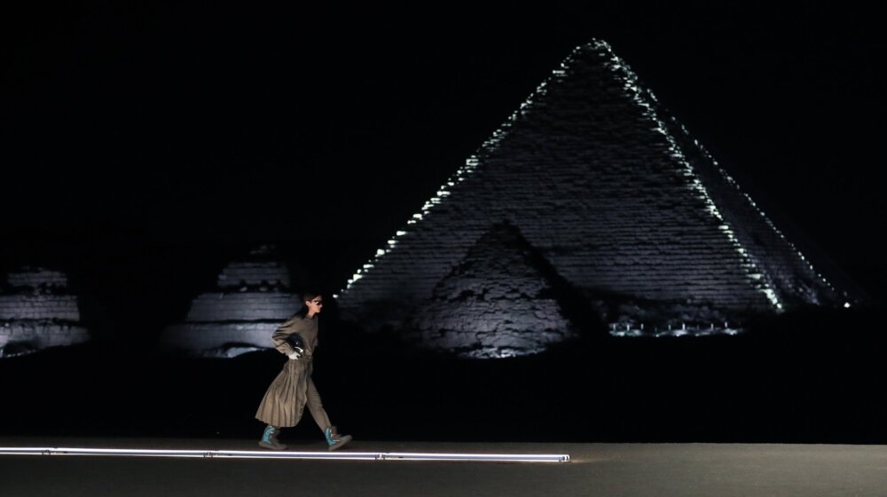 Diorova modna revija u podnožju piramide u Gizi 1