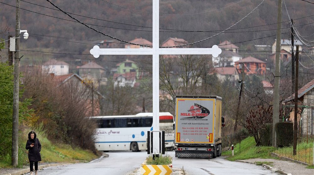 Hoće li Srbi na barikadama dočekati praznike: Aktivisti sa severa Kosova različito o situaciji i Kurtijevoj izjavi 1