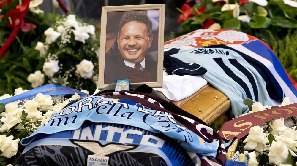 Inzagi, Toldo, Peruci, Prosinečki, Boban, Piksi: Koji su sve fudbalski velikani došli na sahranu Siniše Mihajlovića (FOTO) 1