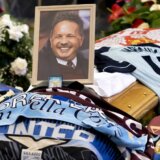 Vučić posthumno odlikovao Sinišu Mihajlovića: Gromoglasni aplauz Sinišinom sinu 7