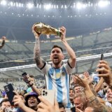 (VIDEO) Mesi u emotivnom zagrljaju kuvarice: Fudbalski genijalac ne gleda sa visine obične ljude 15