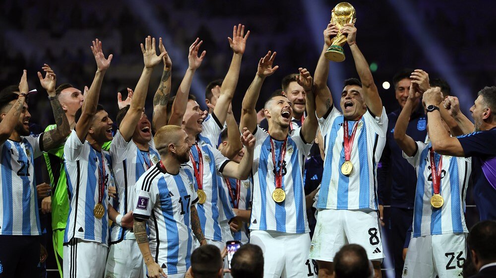 Fudbaleri Argentine sleteli u Buenos Ajres posle osvajanja SP 1
