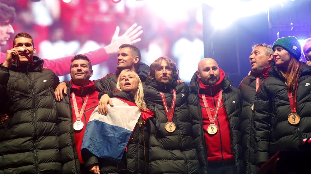 (VIDEO) "Zapaliću Krajinu do Knina. Zapaliću dva, tri srpska štaba. Da ja nisam dolazio džaba": Slavlje bronze fudbalskih reprezentativaca Hrvatske 1