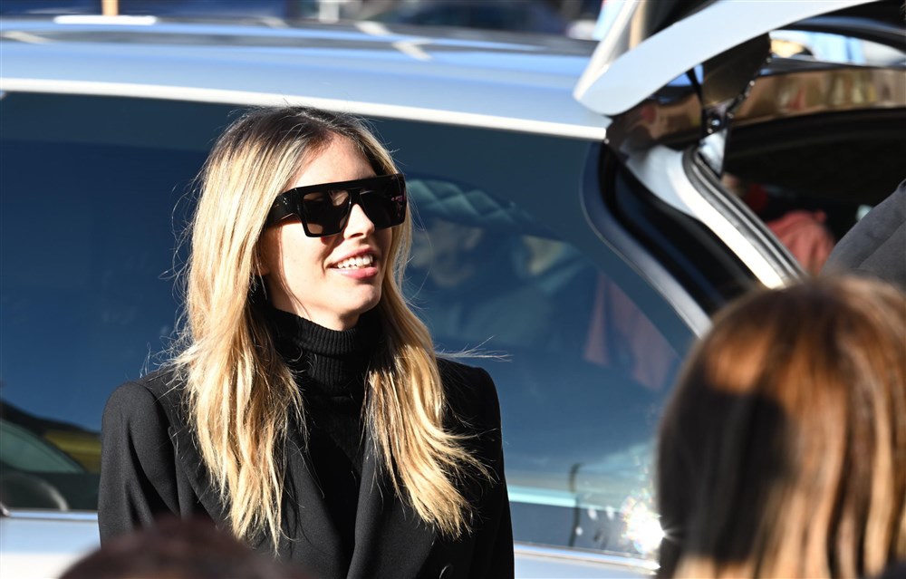 Sahranjen Siniša Mihajlović: Navijači bakljama, pesmama i aplauzom poslali poslednji pozdrav legendi fudbala (VIDEO) 5