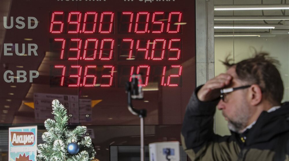 Strmoglavi pad ruske valute: "Da sam Rus hitno bih povukao sve rublje sa bankovnih računa i kupio evro ili dolar" 1