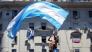 (FOTO) Argentina ne spava, ulična proslava titule svetskog prvaka u fudbalu još traje 7