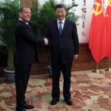 Bivši ruski predsednik u Pekingu: Medvedev i Si razgovarali o Ukrajini i saradnji vladajućih partija Rusije i Kine 5