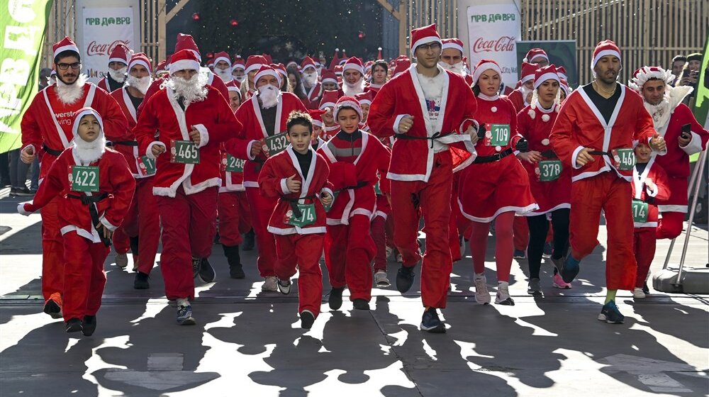 Tradicionalna "Dedamrazovska trka" održana u Skoplju 1