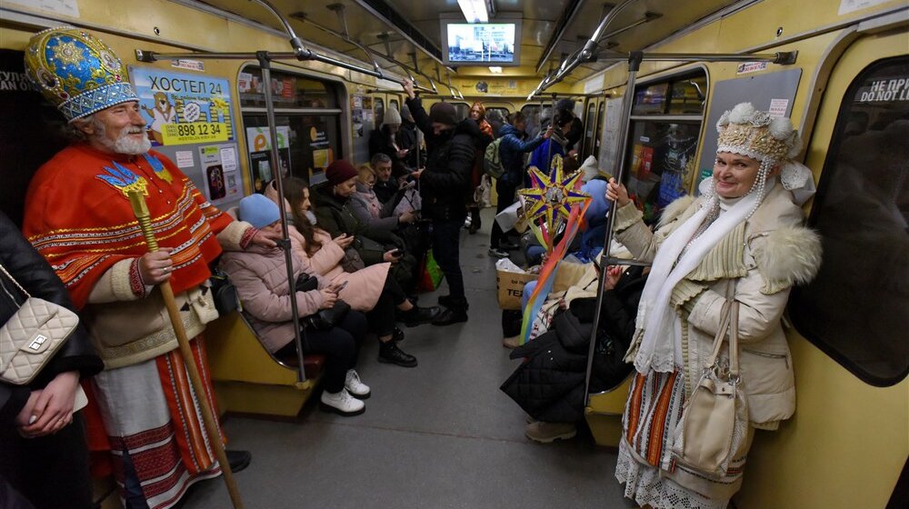 Božić širom Ukrajine simbolično obeležen: Umesto za proslave, Ukrajinci novac poslali vojnicima na frontu 1